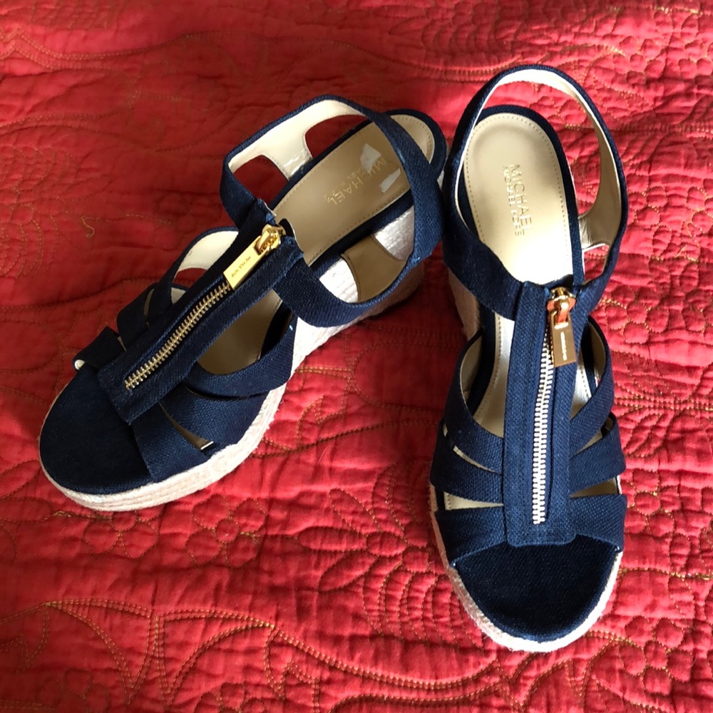 EUC Michael Kors navy wedges